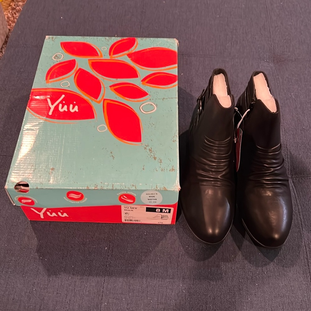 NWT Yuu black ankle boots with short heel (size 8M)